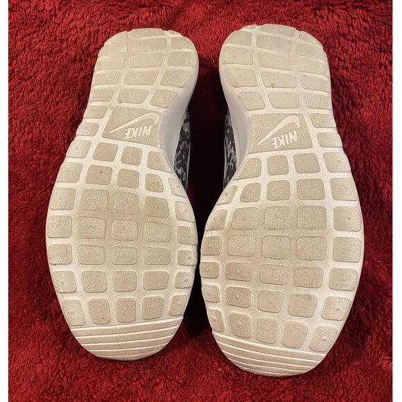 Nike Roshe Run Gray Camo w/ Neon Green Sneakers Women's Size 10 Running Shoes - Picture 3 of 10